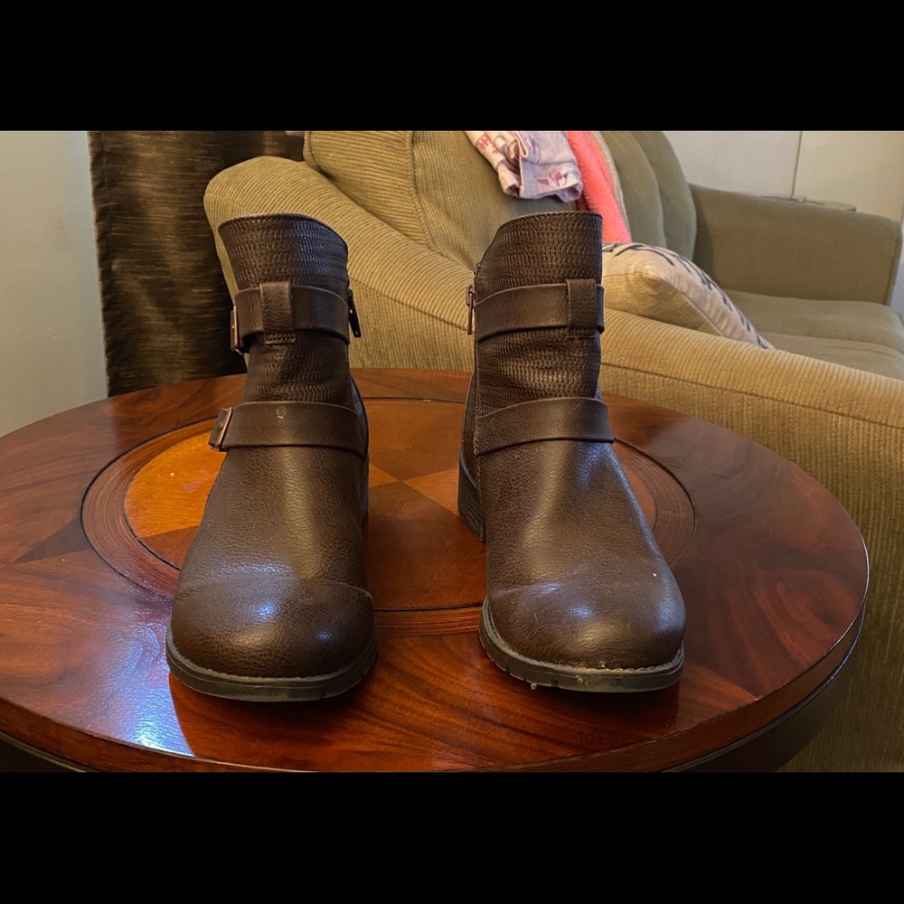 Women’s ankle boots.